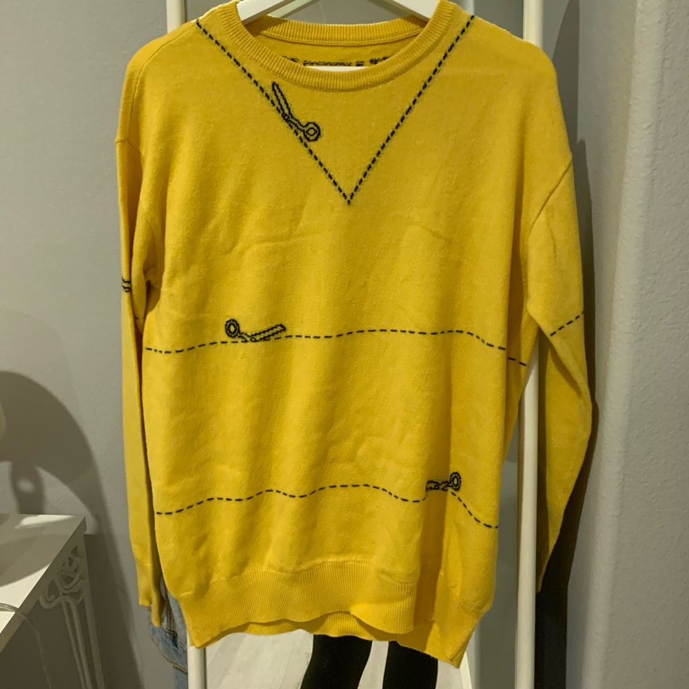 Moschino 100% yellow cashmere sweater!